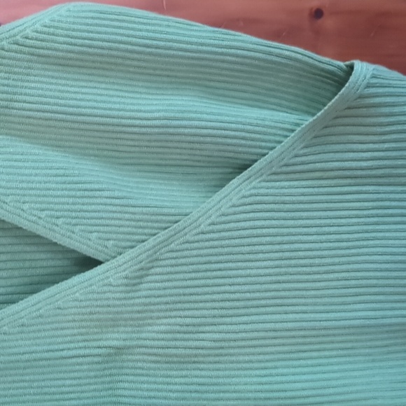Lulu's* ladies size M Knit faux wrap lime green top, sleeveless cross fr… - Picture 3 of 12